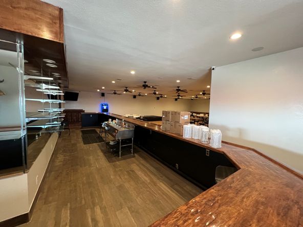 Turn Key Bar & Apartment in Riverdale, CA: 5020 19 1/2 Ave, Riverdale, CA 93656